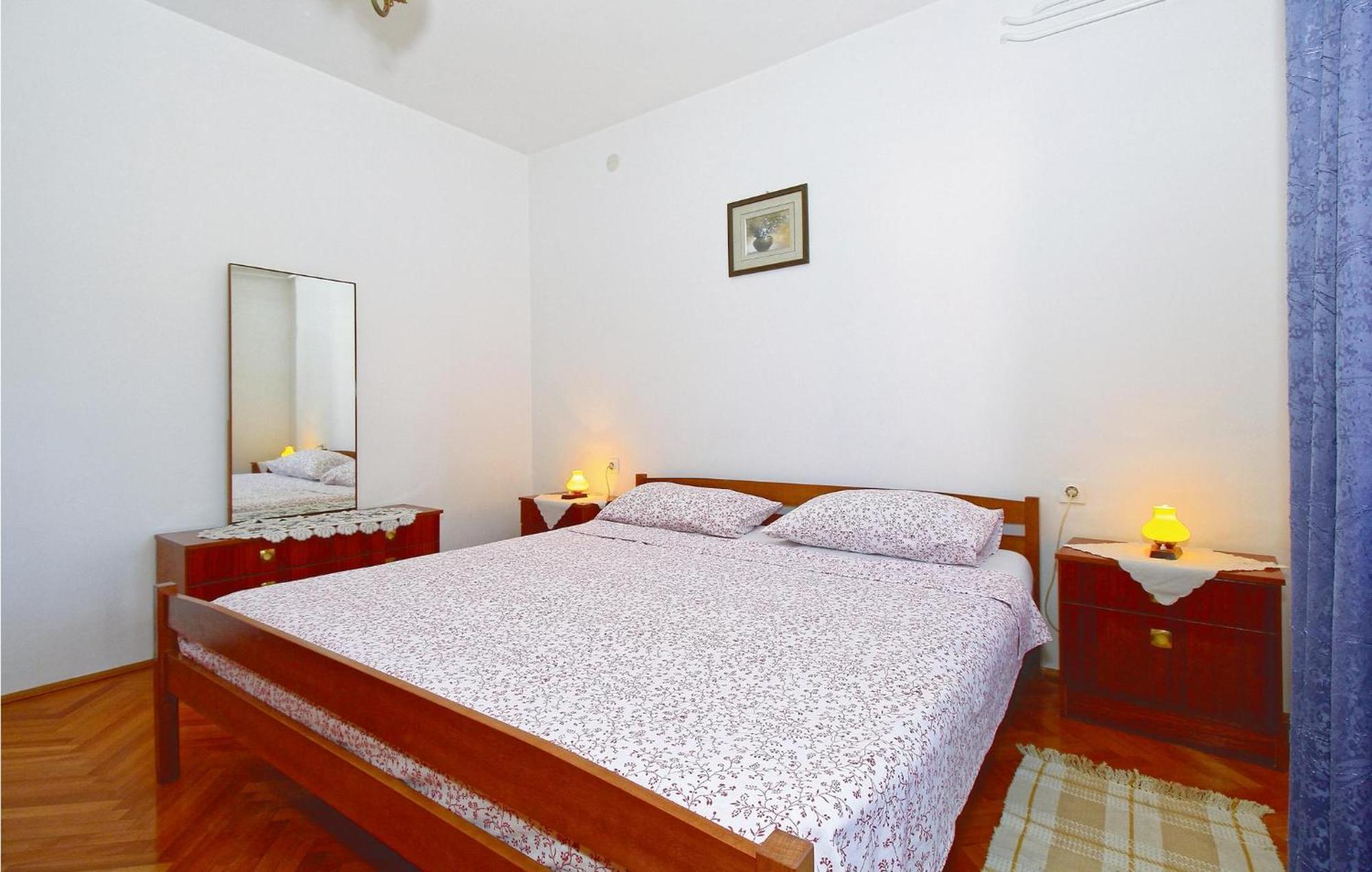 2 Bedroom Beautiful Apartment In Porec Exterior photo
