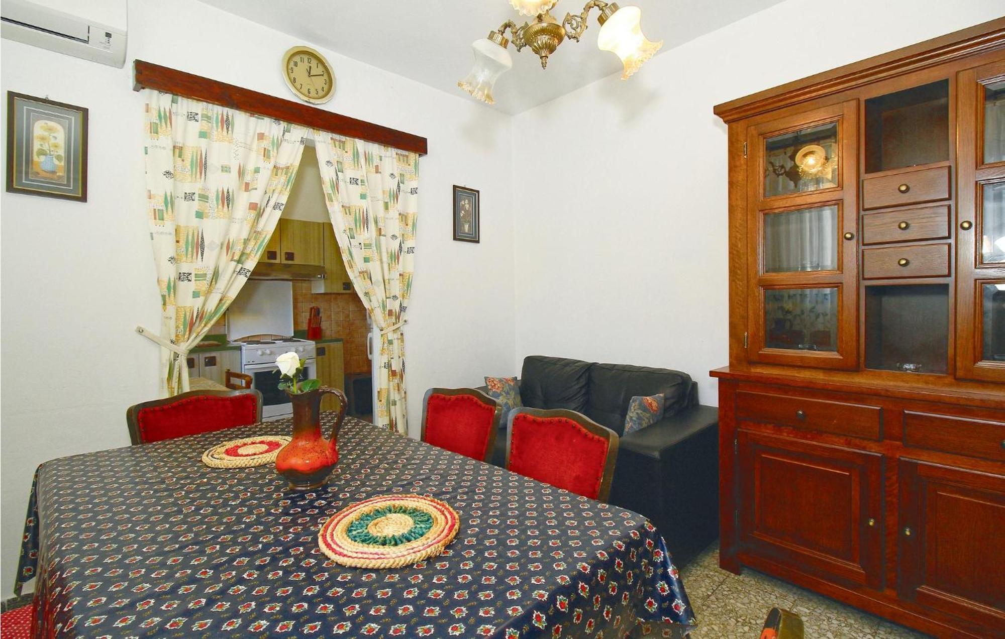 2 Bedroom Beautiful Apartment In Porec Exterior photo