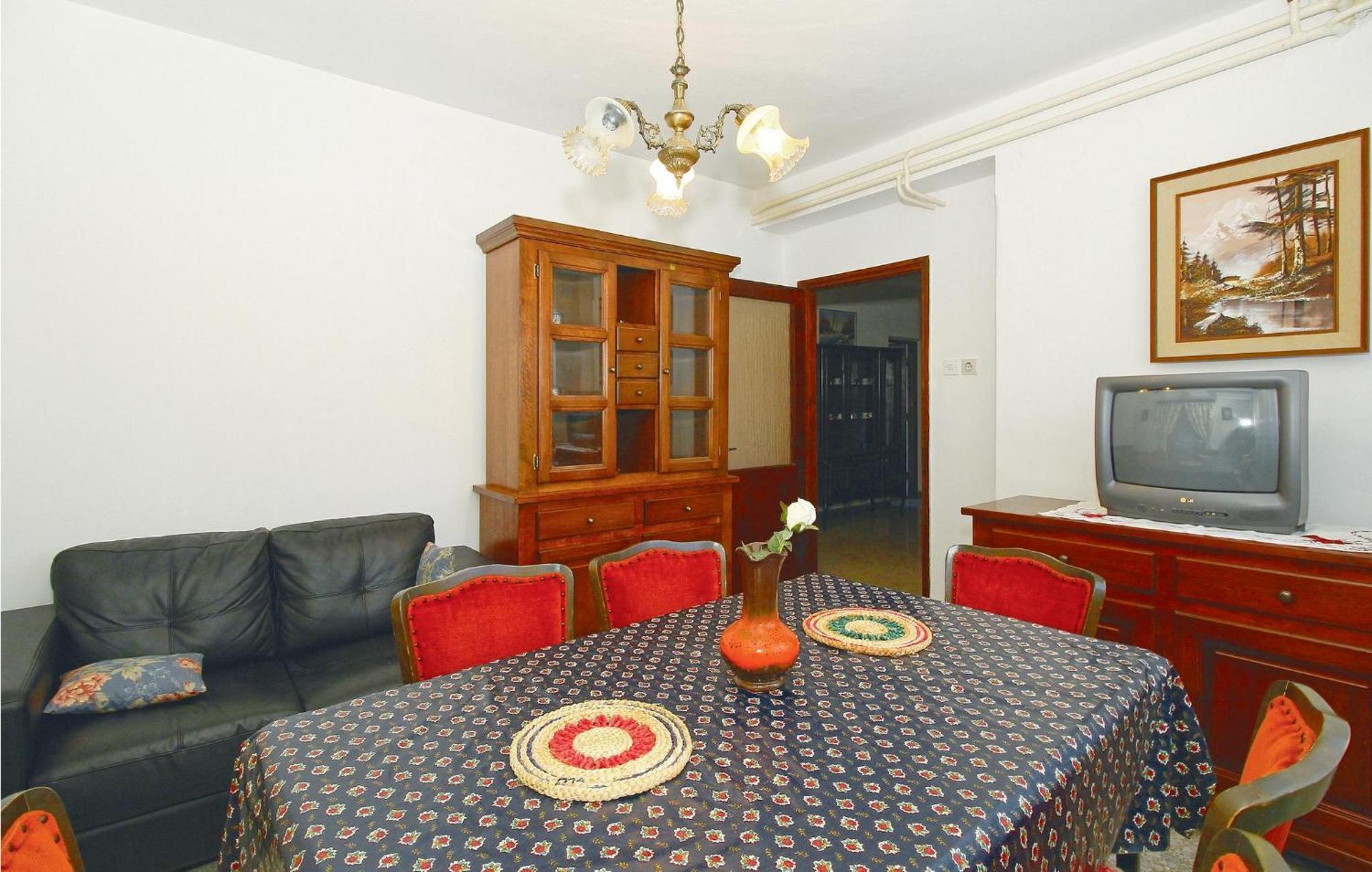 2 Bedroom Beautiful Apartment In Porec Exterior photo