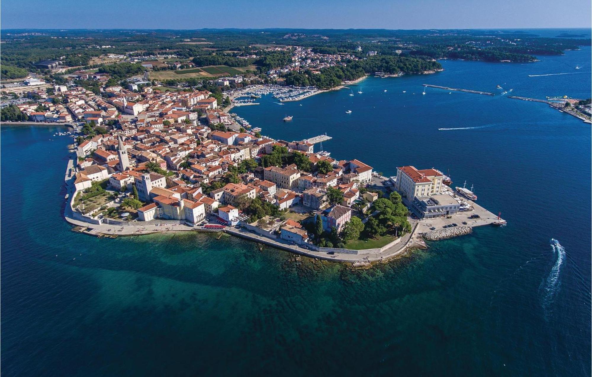 2 Bedroom Beautiful Apartment In Porec Exterior photo